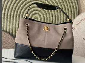 Chanel — CH. 25A Quilted Small Coco