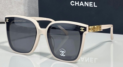 Chanel — CH. RINESTONE WHITE